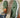 Chaussures vertes Beatrix, position debout, vue côté extérieur du pied