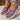 Chaussures violettes pour femme, portées, fond en bois, vue gauche