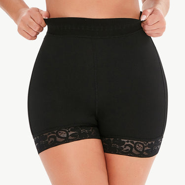 Short gainant à enfiler en taille réelle avec bordure en dentelle