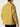 Homme portant une veste coupe-vent jaune, vue de dos
