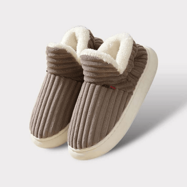 Chaussures d'hiver marron chocolat pour femmes – look confortable et classique / Chocolate brown winter slip-on shoes for women – cozy and classic look